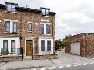 3 bedroom end of terrace house for rent in Mill Lane, York, North Yorkshire, YO31