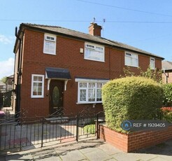 3 bedroom semi-detached house for rent in Collingwood Drive, Swinton, Manchester, M27