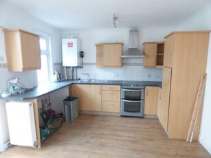 3 bedroom semi-detached house for rent in Dunstable Road, Luton, Bedfordshire, LU4 0HW, LU4