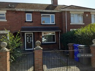 3 bedroom semi-detached house for rent in Gordon Road, Stoke On Trent, ST6