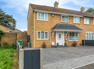 3 Bedroom Semi-detached House For Sale In Bracknell