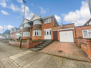 3 bedroom semi-detached house for sale in Fallowfield Road, Leicester, Leicestershire, LE5