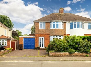 3 bedroom semi-detached house for sale in Gainsborough Road, Bury St. Edmunds, IP33