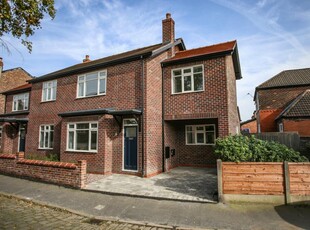 3 bedroom semi-detached house for sale in Green Lane, Heaton Norris, Stockport, SK4