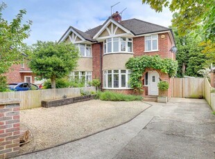 3 bedroom semi-detached house for sale Reading, RG4 7HD
