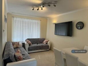 3 bedroom terraced house for rent in Copland Close, Basingstoke, RG22