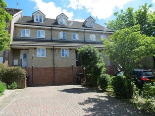 3 bedroom town house for rent in 3 bedroom Terraced Town House in Bournemouth, BH1
