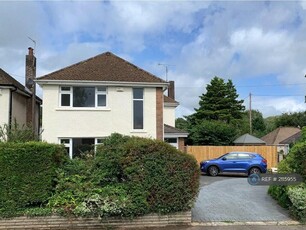 4 bedroom detached house for rent in Rhiwbina Hill, Cardiff, CF14