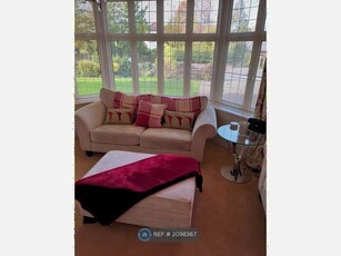 4 Bedroom Detached House To Rent