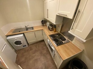 4 bedroom flat for rent in Grindlay Street, Tollcross, Edinburgh, EH3