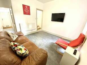 4 bedroom house for rent in Gleave Road, Selly Oak, Birmingham, West Midlands, B29