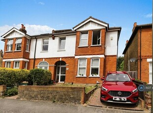 4 bedroom semi-detached house for rent in Cambridge Road, Bromley, BR1