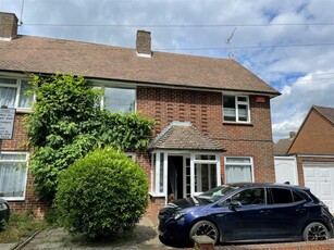 4 bedroom semi-detached house for rent in Queens Avenue, Canterbury, CT2