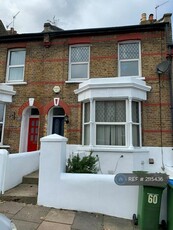 4 bedroom terraced house for rent in Lakedale Rd, London, SE18