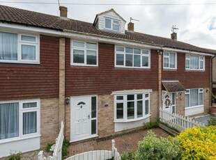 4 bedroom terraced house for rent in Prospect Road, Minster, CT12