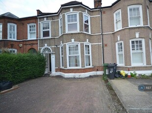 4 bedroom terraced house for rent in St. Fillans Road, London, SE6