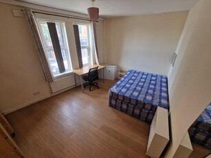 4 bedroom flat for rent in Ilkeston Road, Nottingham, Nottinghamshire, NG7