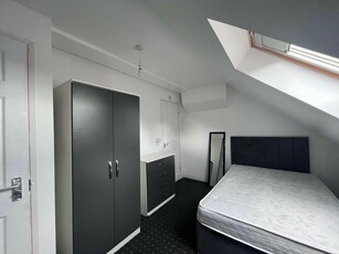 5 bedroom semi-detached house for rent in Beeston Road, Nottingham, Nottinghamshire, NG7