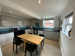6 bedroom flat for rent in Lenton Boulevard, Lenton, Nottingham, NG7