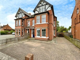 6 bedroom semi-detached house for sale in Enderby Road, Blaby, Leicester, Leicestershire, LE8