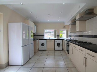 6 Bedroom Terraced House To Rent