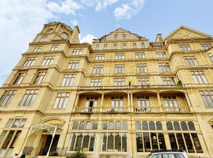 Apartment for sale with 2 bedrooms, Grand Parade, Bath | Fine & Country