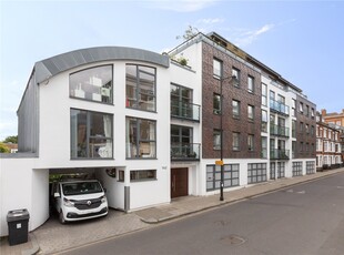 Apartment for sale with 2 bedrooms, Offord Road, London | Fine & Country