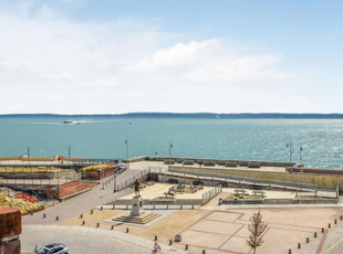 Apartment for sale with 2 bedrooms, Old Portsmouth, Hampshire | Fine & Country