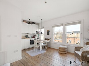 Apartment for sale with 3 bedrooms, Dynham Road, London | Fine & Country