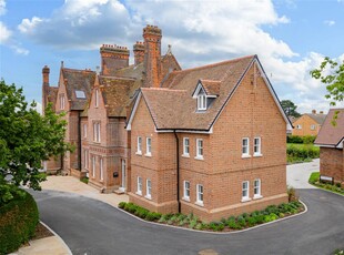 Apartment for sale with 3 bedrooms, Redwood Drive, Writtle | Fine & Country