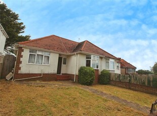 Bungalow to rent in Brasslands Drive, Portslade, Brighton, East Sussex BN41