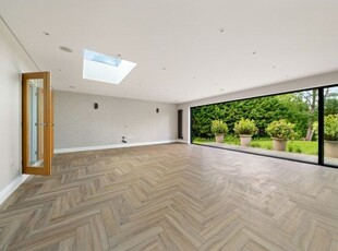 Bungalow to rent in Shepley End, Ascot SL5