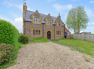 Cottage for sale with 2 bedrooms, 30 Station Road Watford, Northamptonshire | Fine & Country