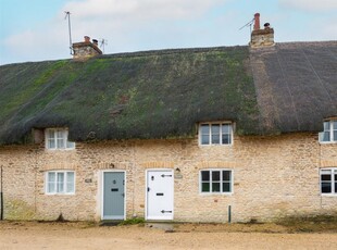 Cottage for sale with 2 bedrooms, School Lane, Middleton Stoney | Fine & Country