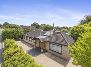 Detached bungalow to rent in Hangleton Lane, Hove BN3