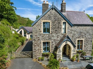 Detached House for sale with 10 bedrooms, Windrush, Llanrhystud | Fine & Country