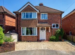 Detached House for sale with 3 bedrooms, Elm Road Godalming, Surrey | Fine & Country