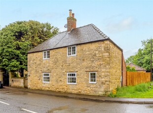 Detached House for sale with 3 bedrooms, High Street, Leadenham | Fine & Country