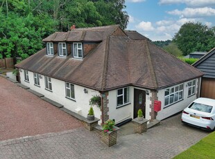 Detached House for sale with 4 bedrooms, Beulah Walk, Woldingham | Fine & Country