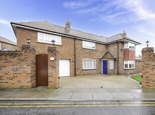 Detached House for sale with 4 bedrooms, Cygnet House, 15 Swan Street | Fine & Country