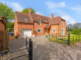 Detached House for sale with 4 bedrooms, Hall Lane Harbury, Warwickshire | Fine & Country