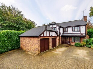 Detached House for sale with 4 bedrooms, Heathcote, Tadworth | Fine & Country
