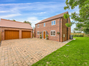 Detached House for sale with 4 bedrooms, Orchard Close, Weston | Fine & Country