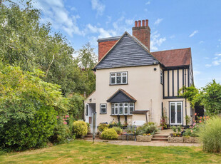 Detached House for sale with 4 bedrooms, Potters Bar, Hertfordshire | Fine & Country