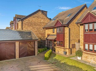 Detached House for sale with 4 bedrooms, Somersham, Welwyn Garden City | Fine & Country