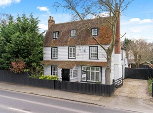 Detached House for sale with 5 bedrooms, Brentwood Road, Herongate | Fine & Country