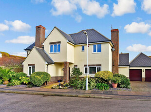 Detached House for sale with 5 bedrooms, Foreland Heights, Broadstairs | Fine & Country