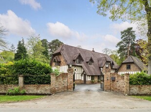 Detached House for sale with 5 bedrooms, Larch Avenue, Ascot | Fine & Country
