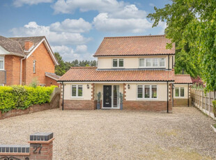 Detached House for sale with 5 bedrooms, Prospect Road, Oulton Broad | Fine & Country