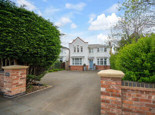 Detached House for sale with 5 bedrooms, Rugby Road, Leamington Spa | Fine & Country